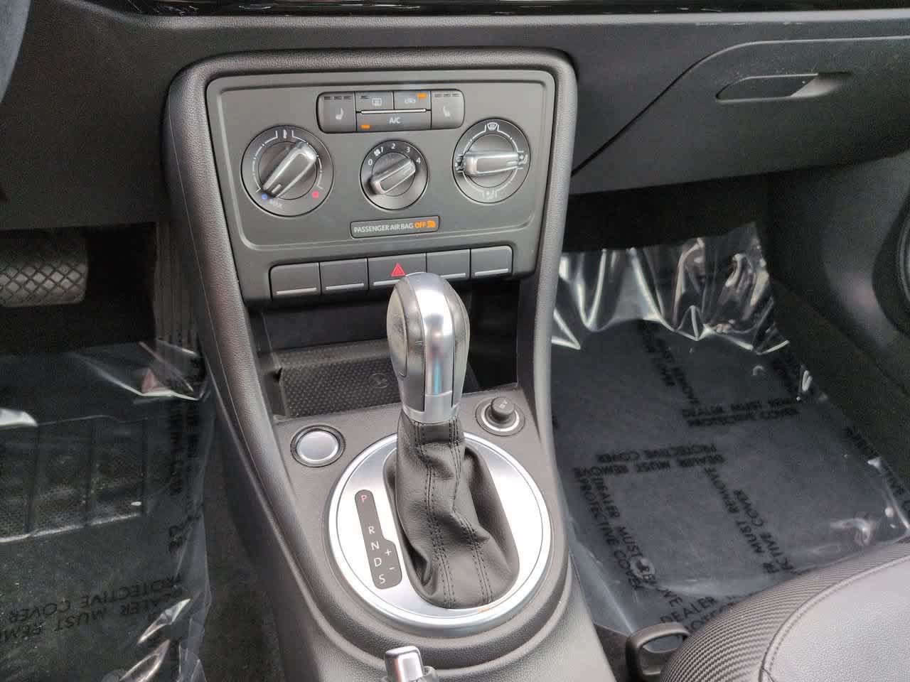 Used 2018 Volkswagen Beetle 2.0T S FWD image 17