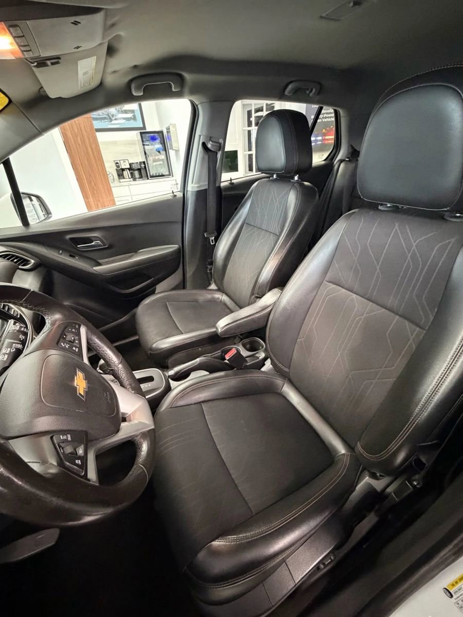 Used 2019 Chevrolet Trax LT w/ LT Convenience Package FWD image 8