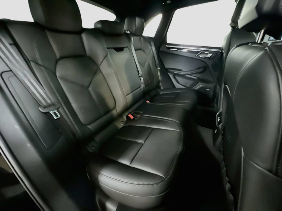 Certified 2026 Porsche Macan AWD/4WD image 29