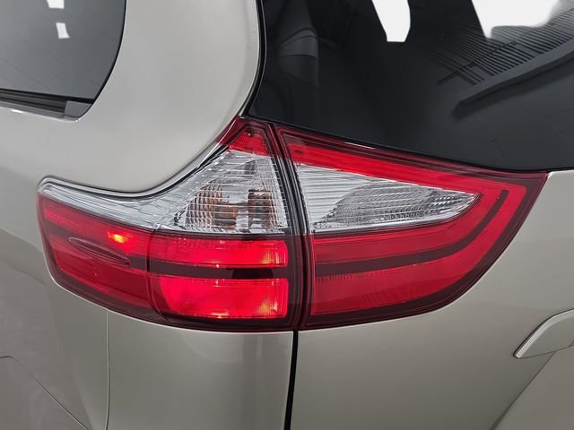 Used 2016 Toyota Sienna LE image 31