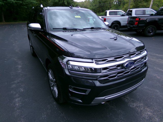 Used 2022 Ford Expedition Platinum AWD/4WD image 2