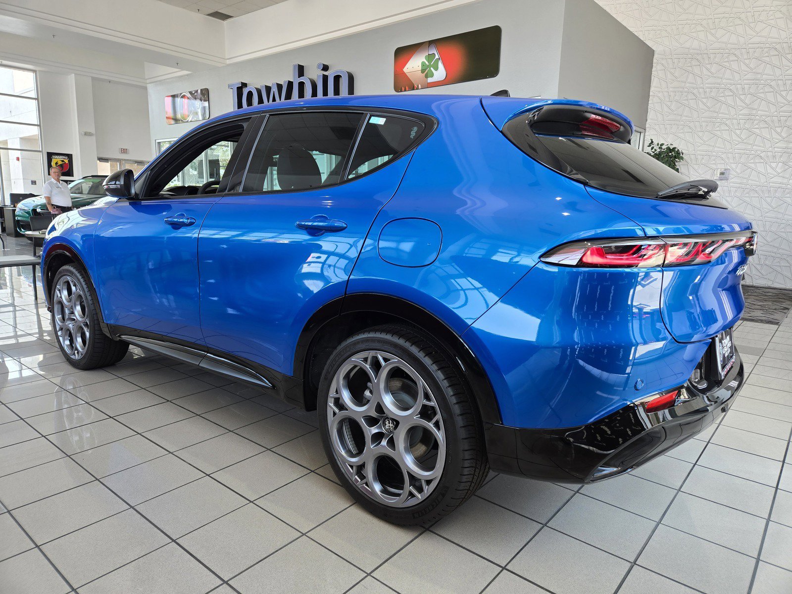 New 2025 Alfa Romeo Tonale w/ Premium Package image 4