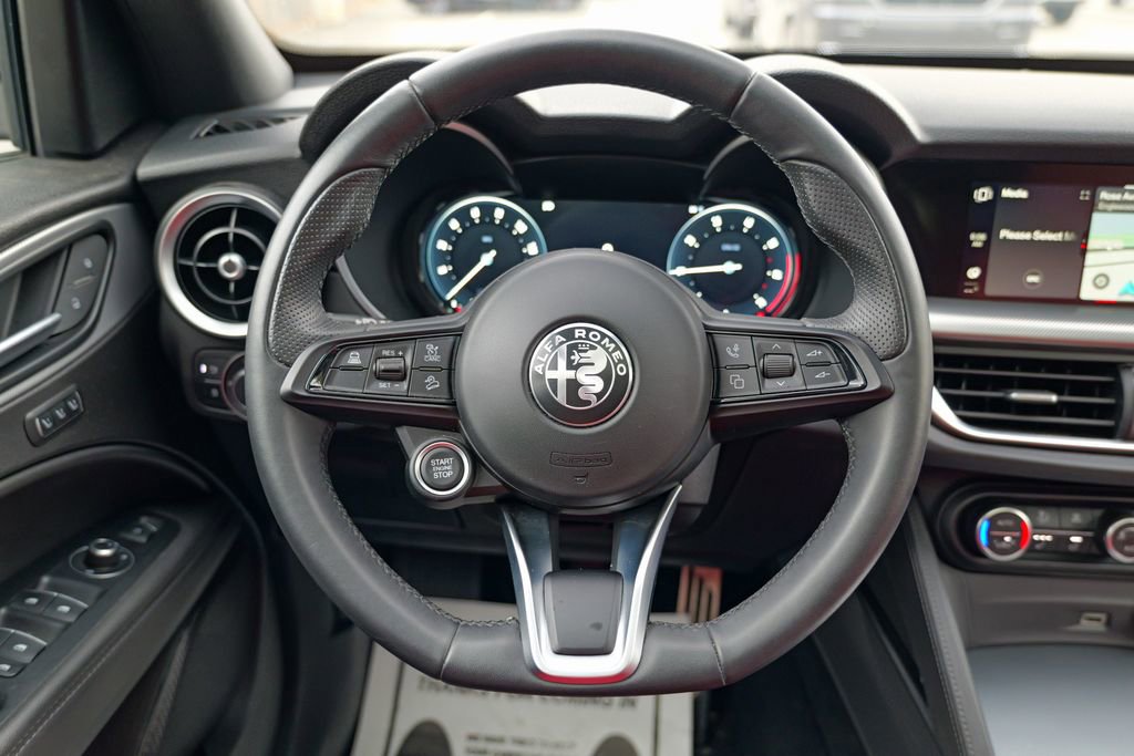 Used 2024 Alfa Romeo Stelvio Ti w/ Performance Driving Package image 43