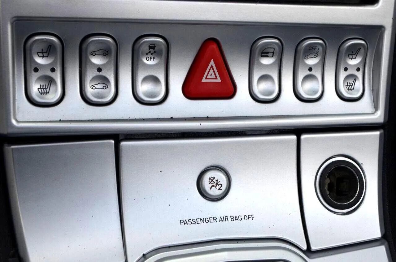 Used 2005 Chrysler Crossfire Limited image 31