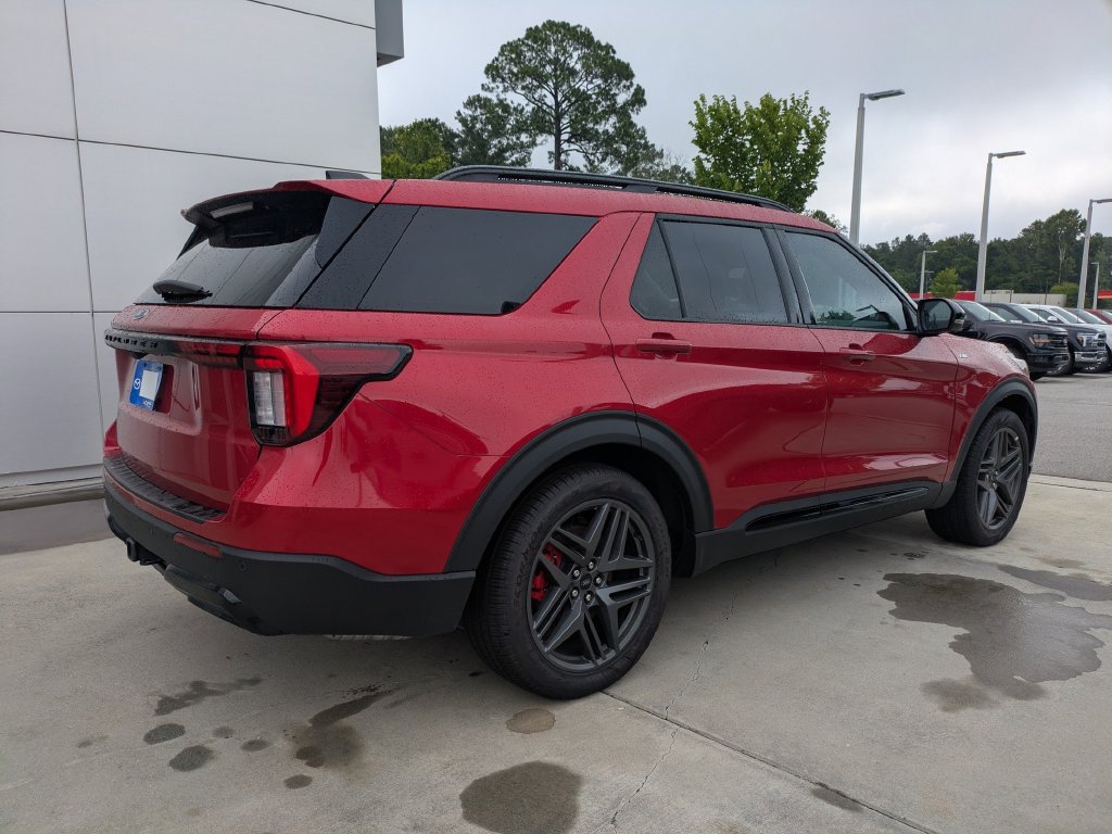New 2026 Ford Explorer ST-Line w/ ST-Line Street Pack RWD image 4