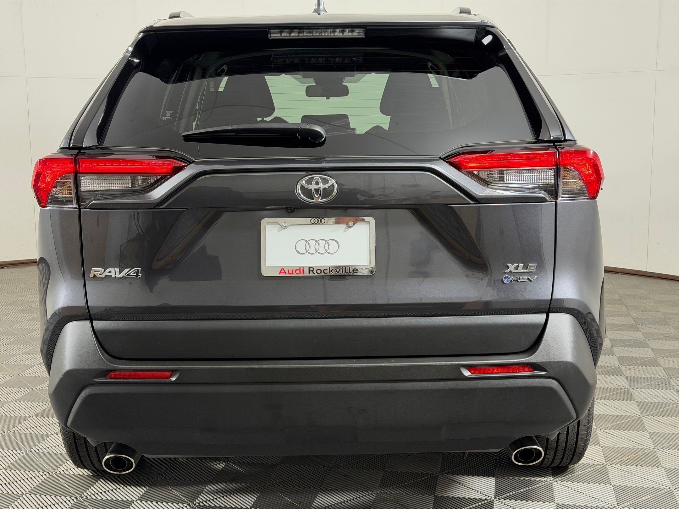 Used 2025 Toyota RAV4 XLE AWD/4WD image 10