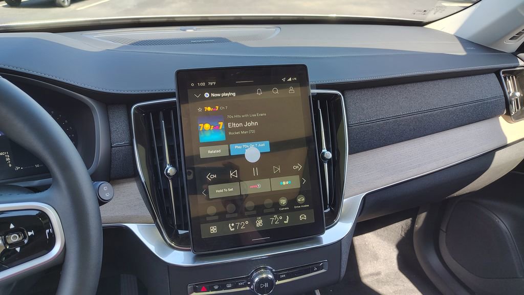 New 2026 Volvo XC90 B6 Plus image 18