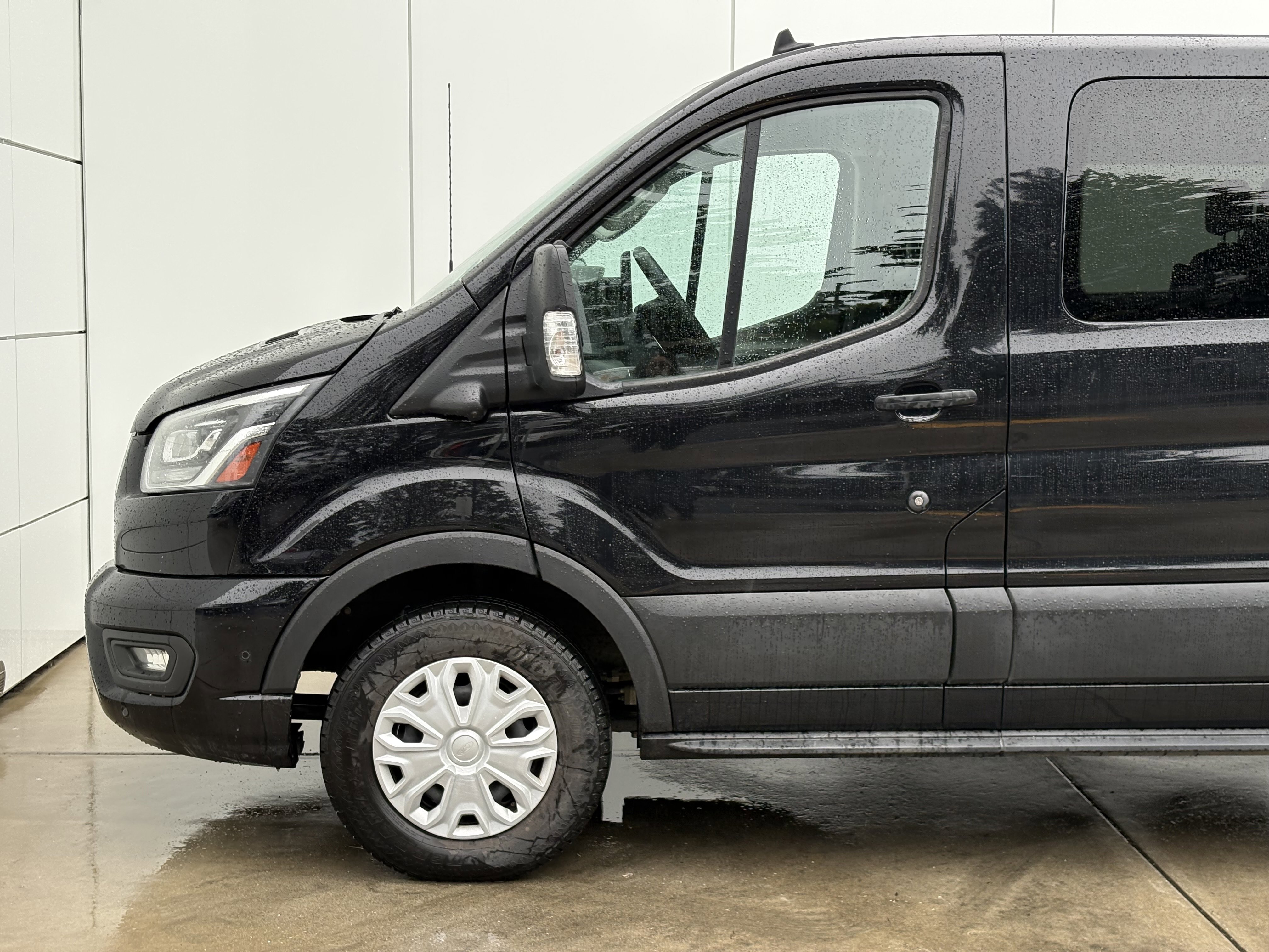 Used 2023 Ford Transit 350 XLT image 5
