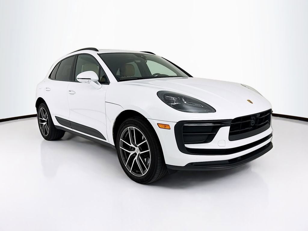 Certified 2025 Porsche Macan AWD/4WD image 9