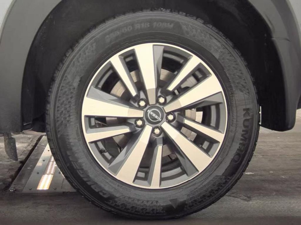 Used 2025 Nissan Pathfinder SL w/ Cargo Package image 12