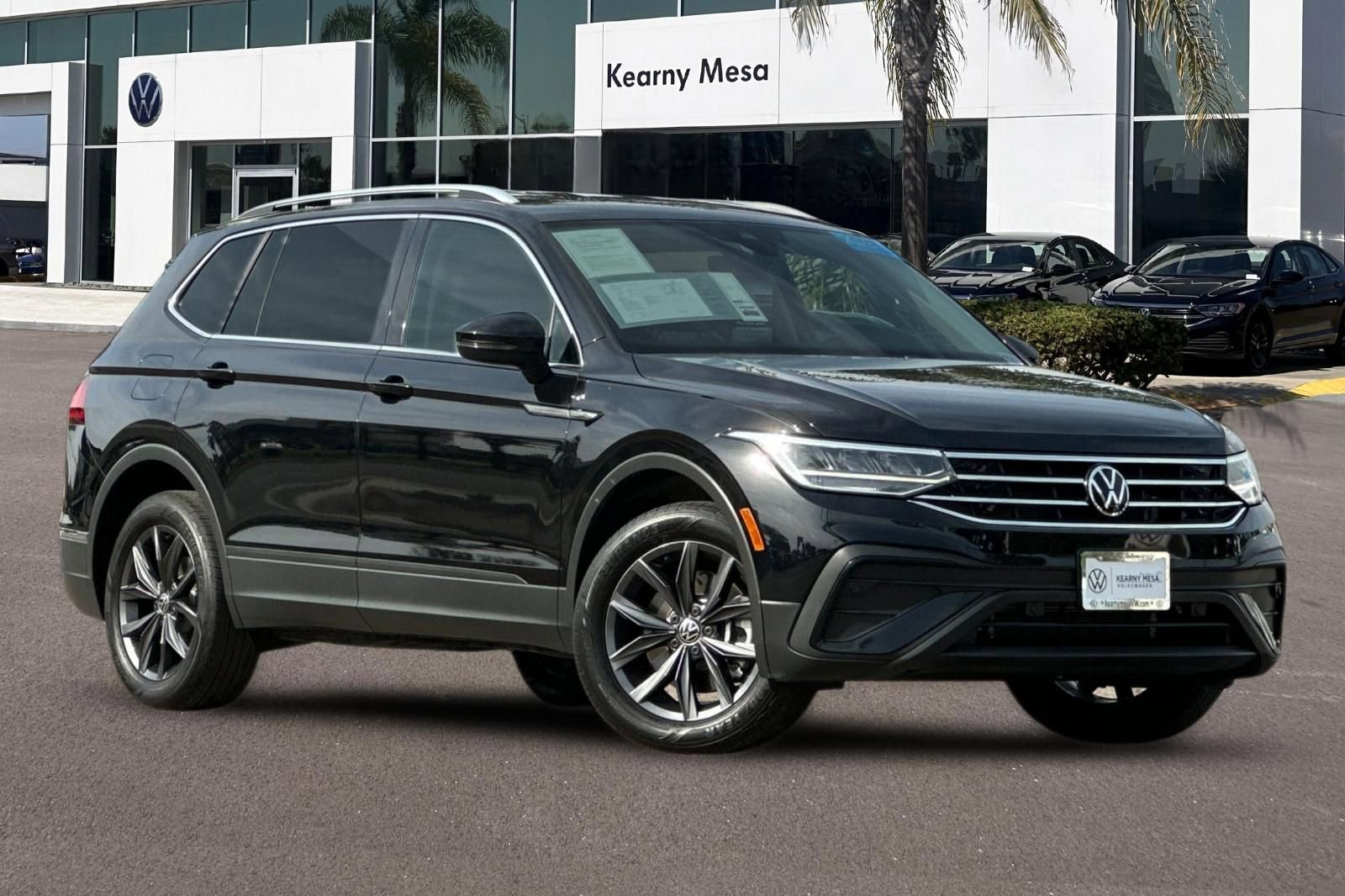 Used 2023 Volkswagen Tiguan SE FWD image 2