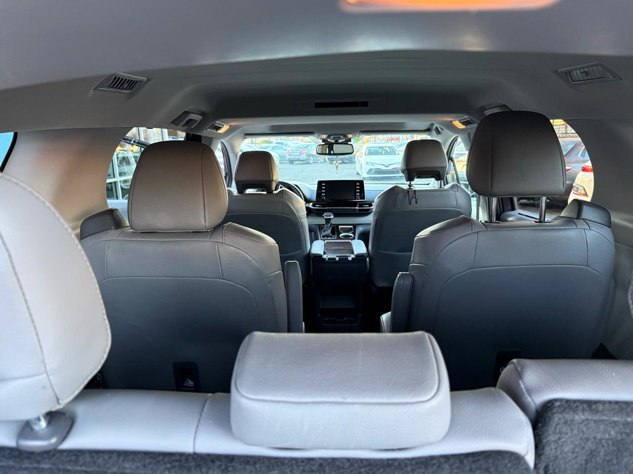 Used 2022 Toyota Sienna XLE image 16
