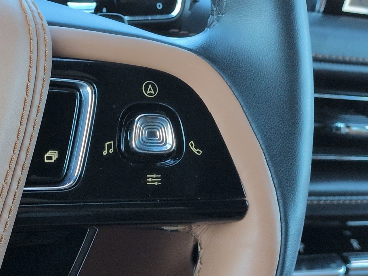 Certified 2023 Lincoln Aviator Black Label Grand Touring w/ Class IV Trailer Tow Package image 27