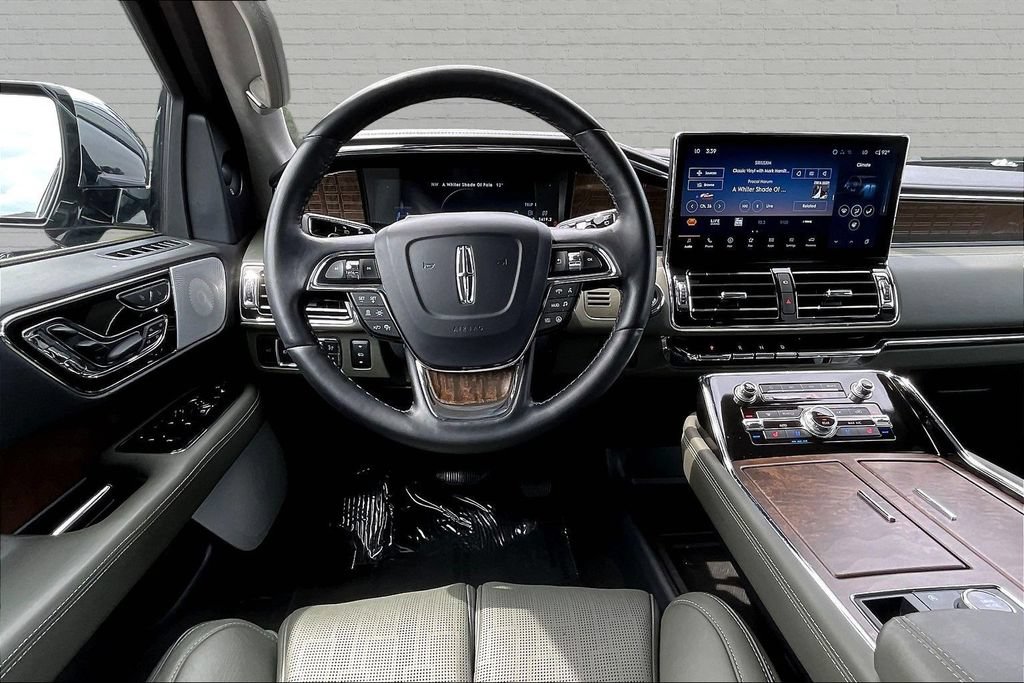 Used 2022 Lincoln Navigator Black Label AWD/4WD image 8