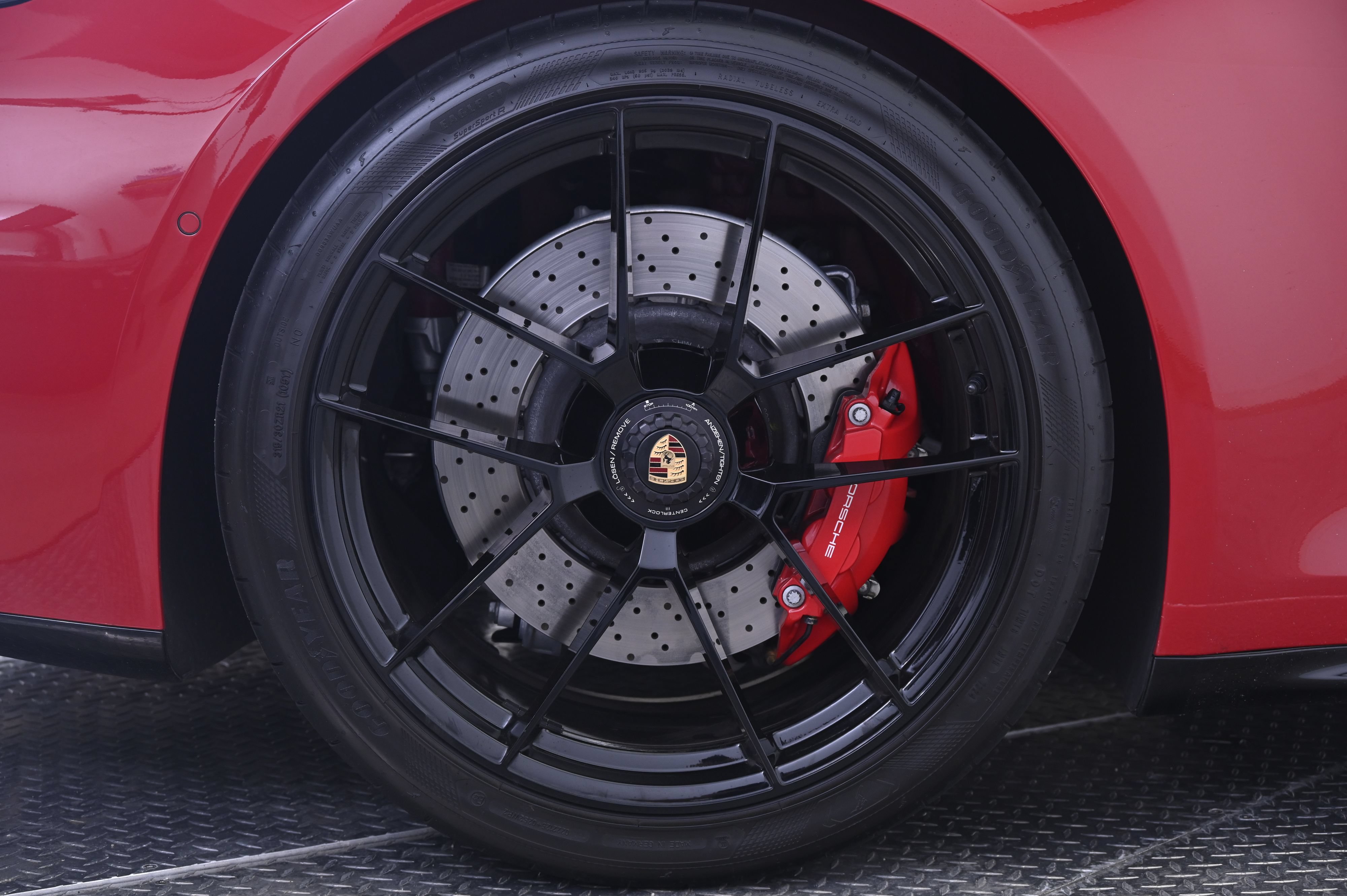 Certified 2025 Porsche 911 Carrera GTS RWD image 16