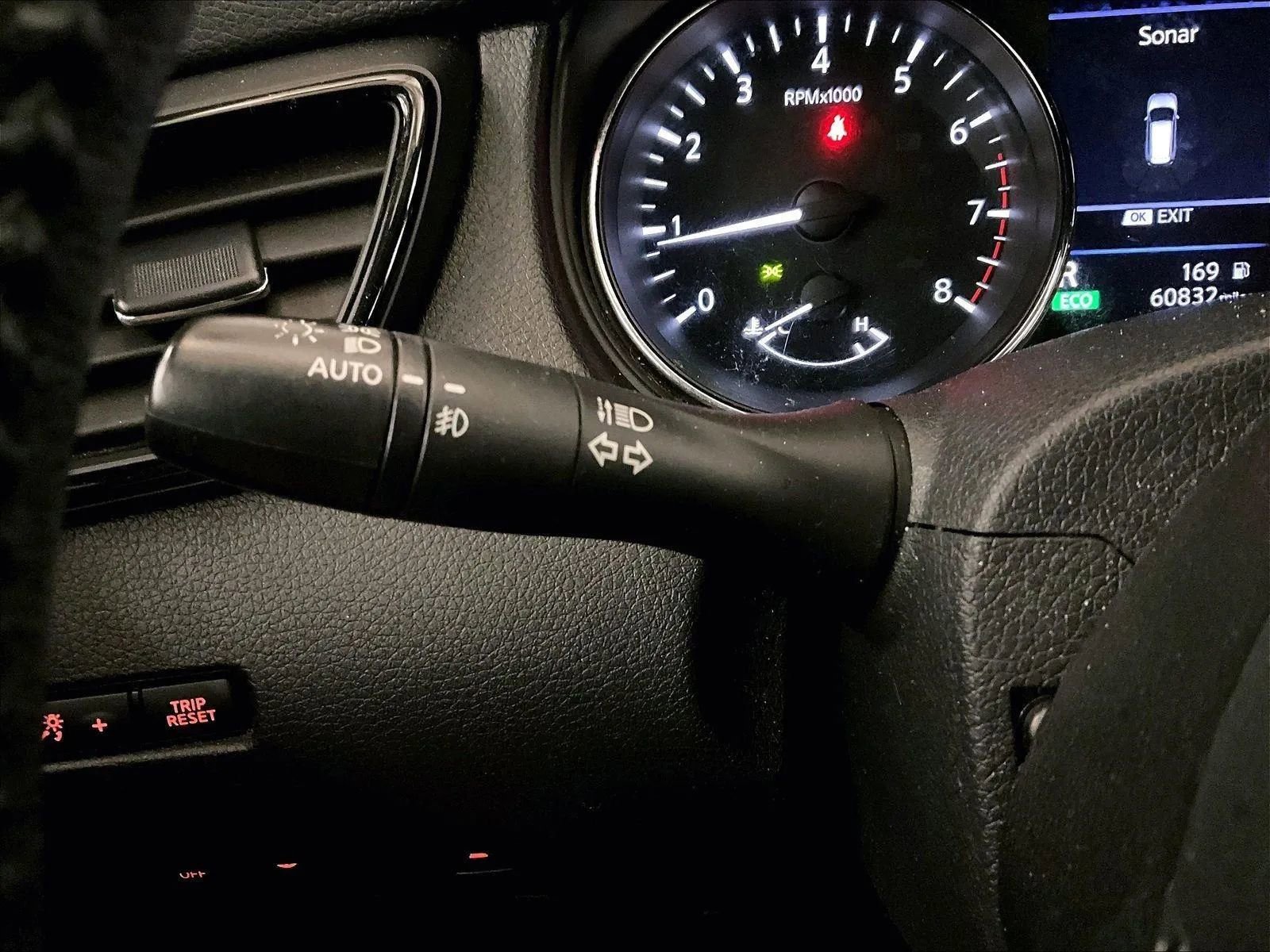 Used 2019 Nissan Rogue SL w/ Premium Package image 30