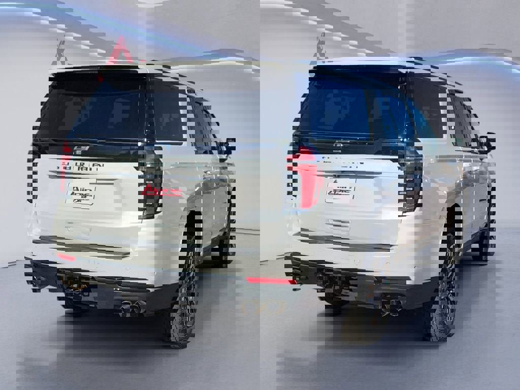 Used 2025 Chevrolet Suburban Z71 image 5