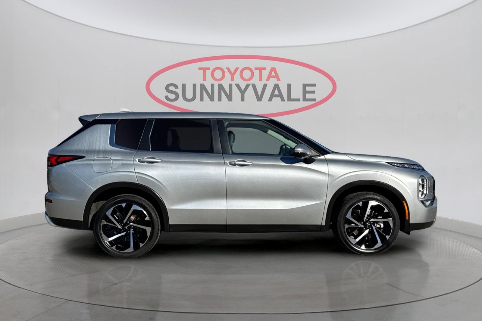 Used 2024 Mitsubishi Outlander SE image 9