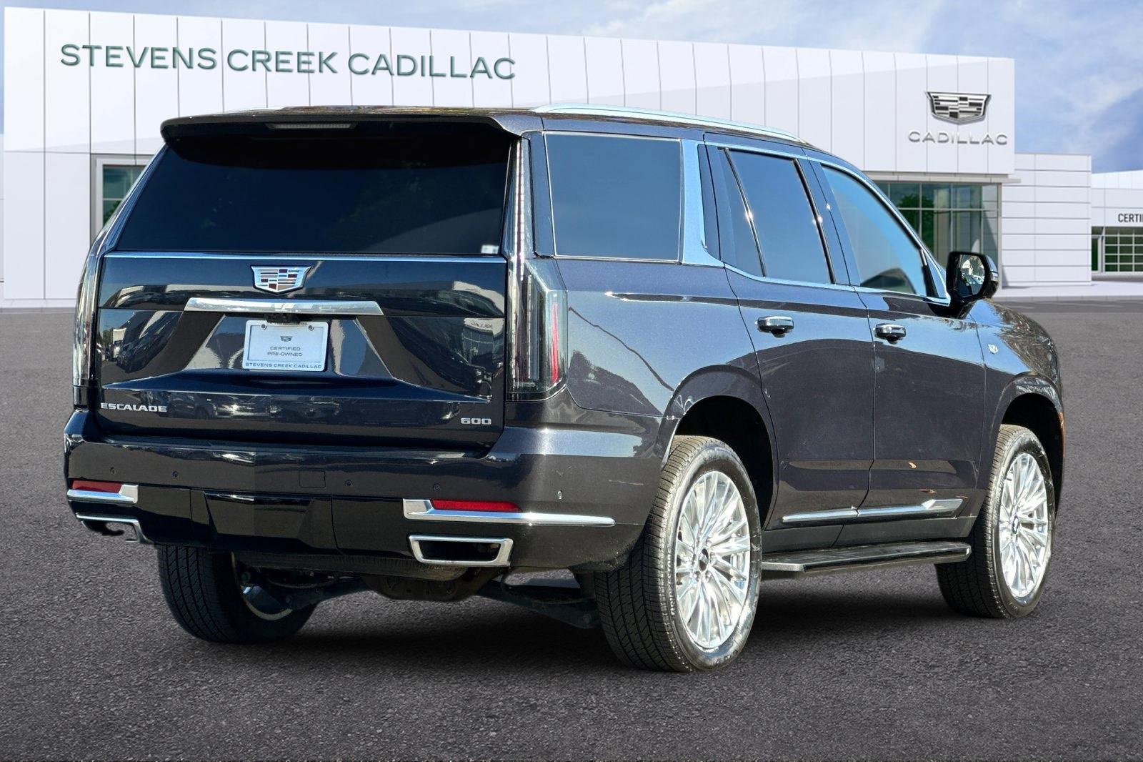Used 2025 Cadillac Escalade Premium Luxury image 3