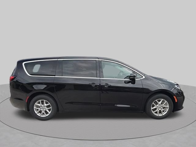 Used 2024 Chrysler Pacifica Touring-L FWD video 2