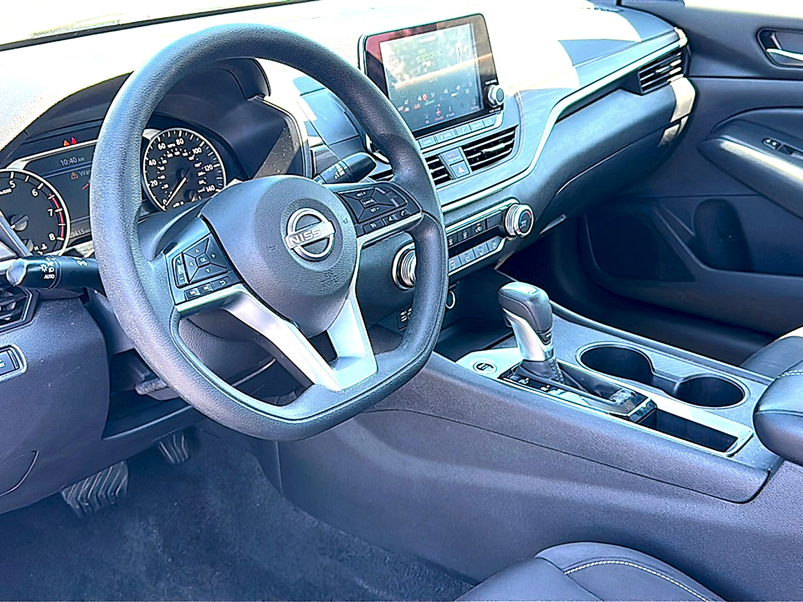 Used 2025 Nissan Altima 2.5 SV FWD image 12