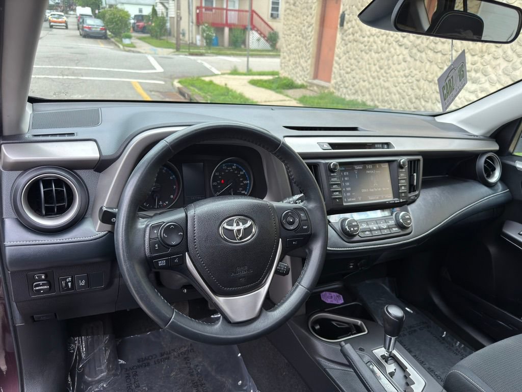 Used 2018 Toyota RAV4 XLE AWD/4WD image 15