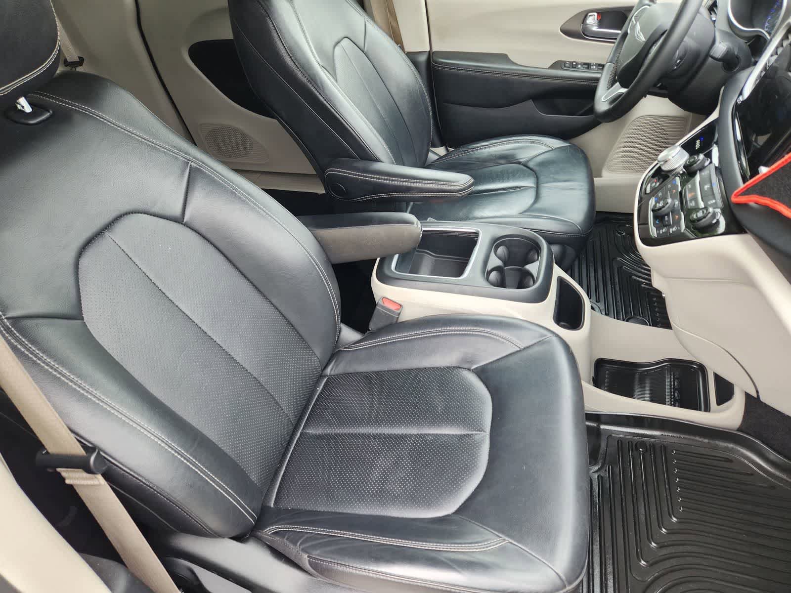Used 2022 Chrysler Pacifica Touring-L FWD image 12
