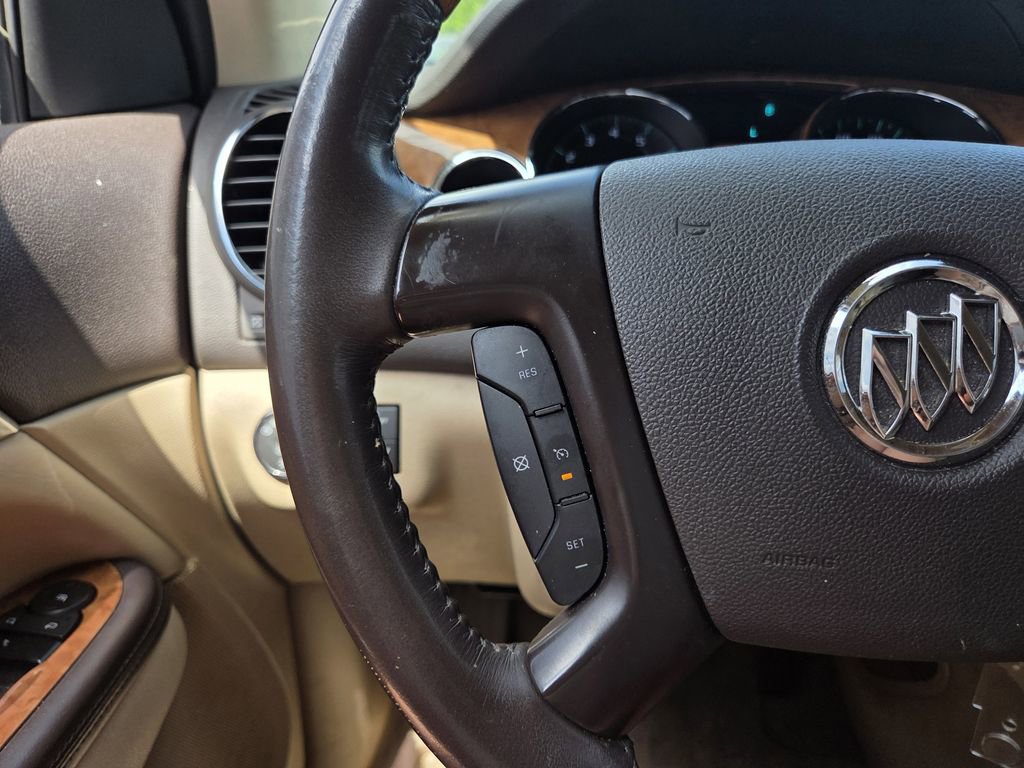 Used 2011 Buick Enclave CXL image 22