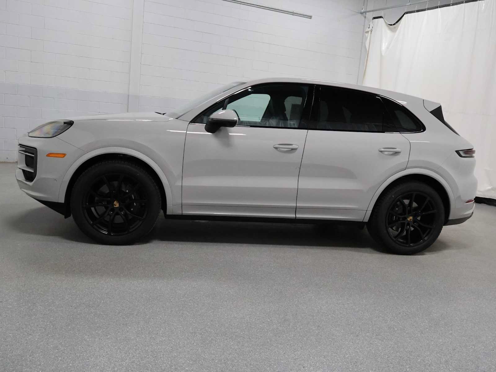 New 2026 Porsche Cayenne AWD/4WD image 2