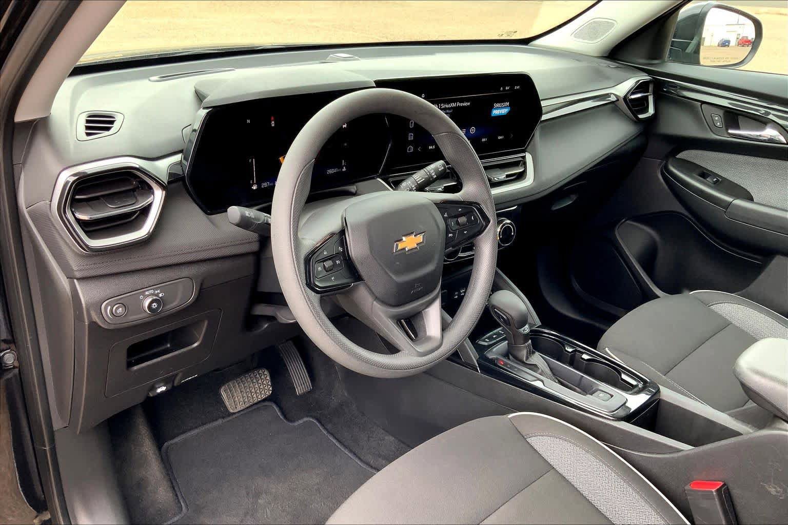 Used 2025 Chevrolet TrailBlazer LT AWD/4WD image 18