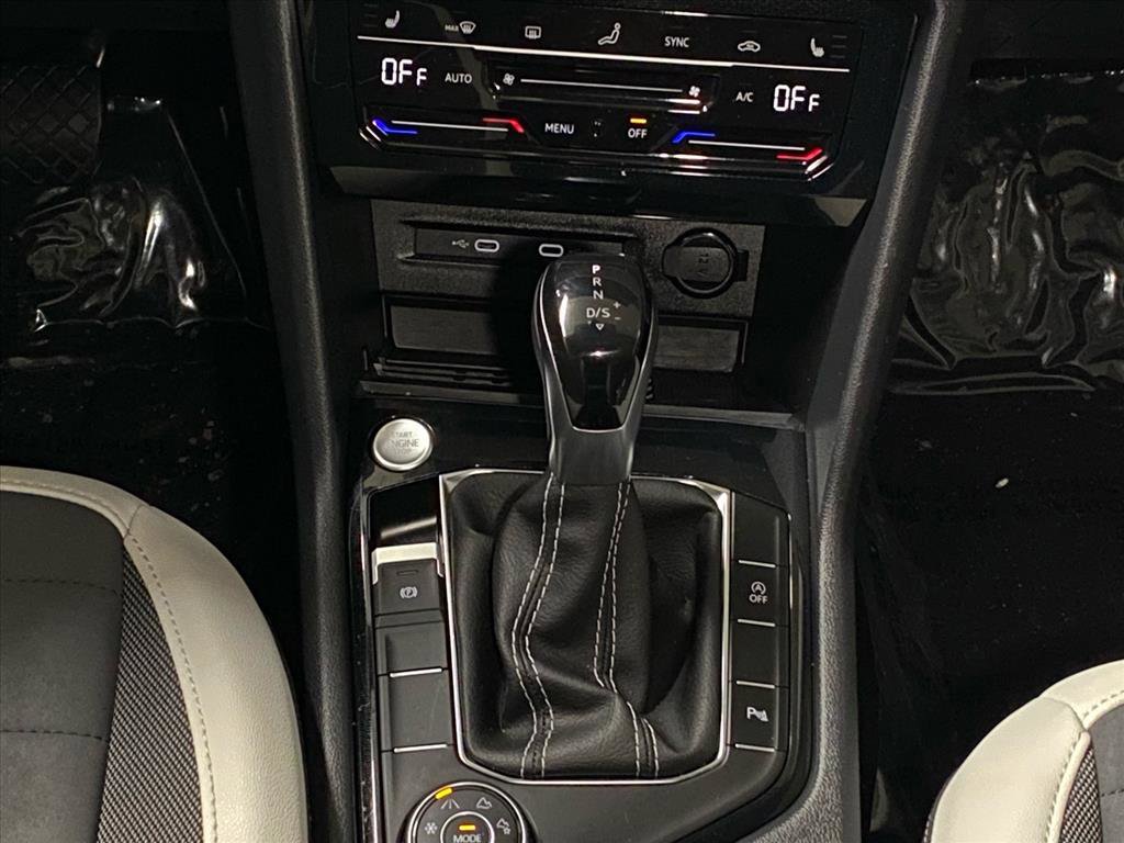 Used 2025 Volkswagen Taos SE image 11