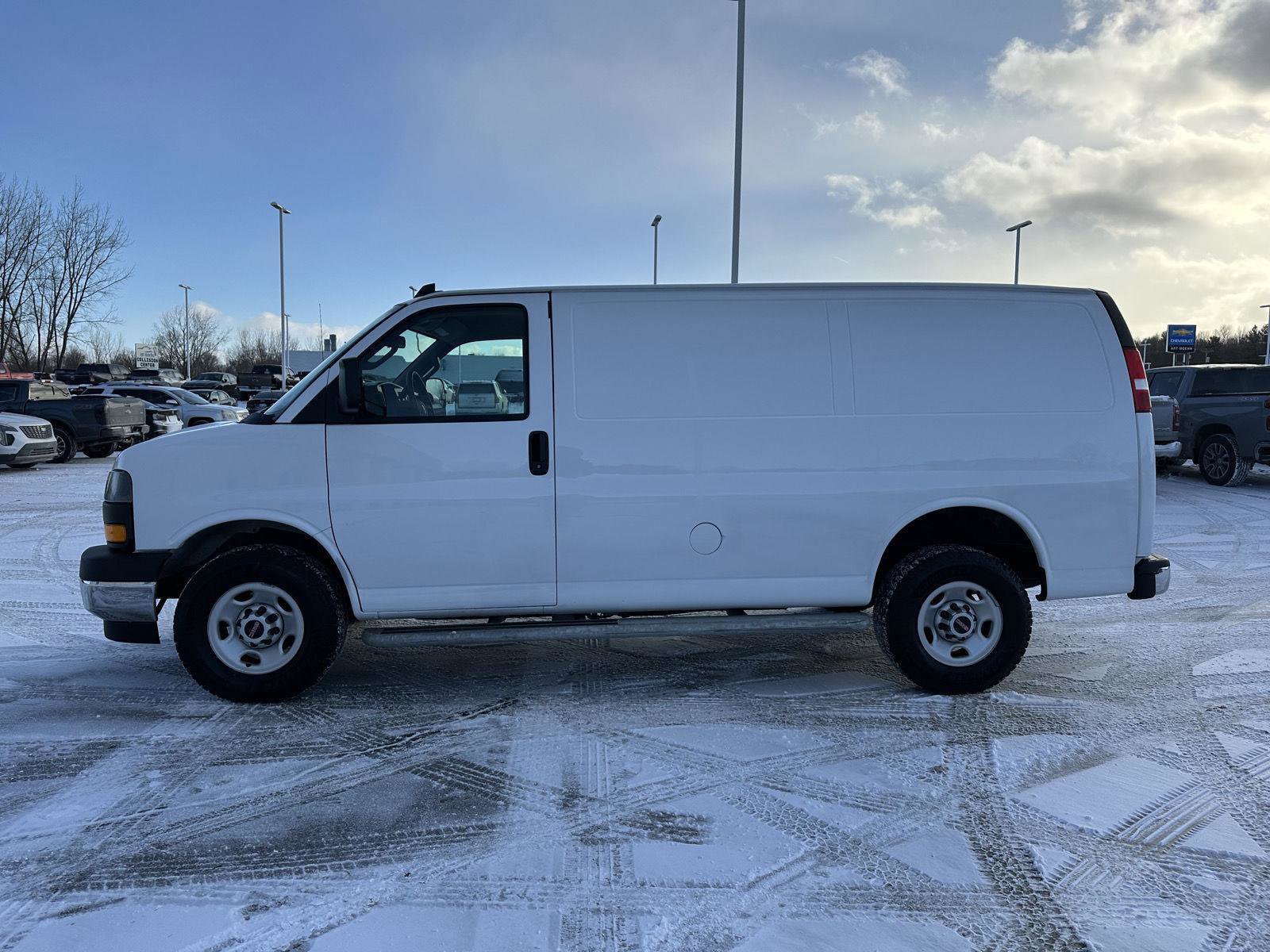 Used 2023 GMC Savana 2500 image 3
