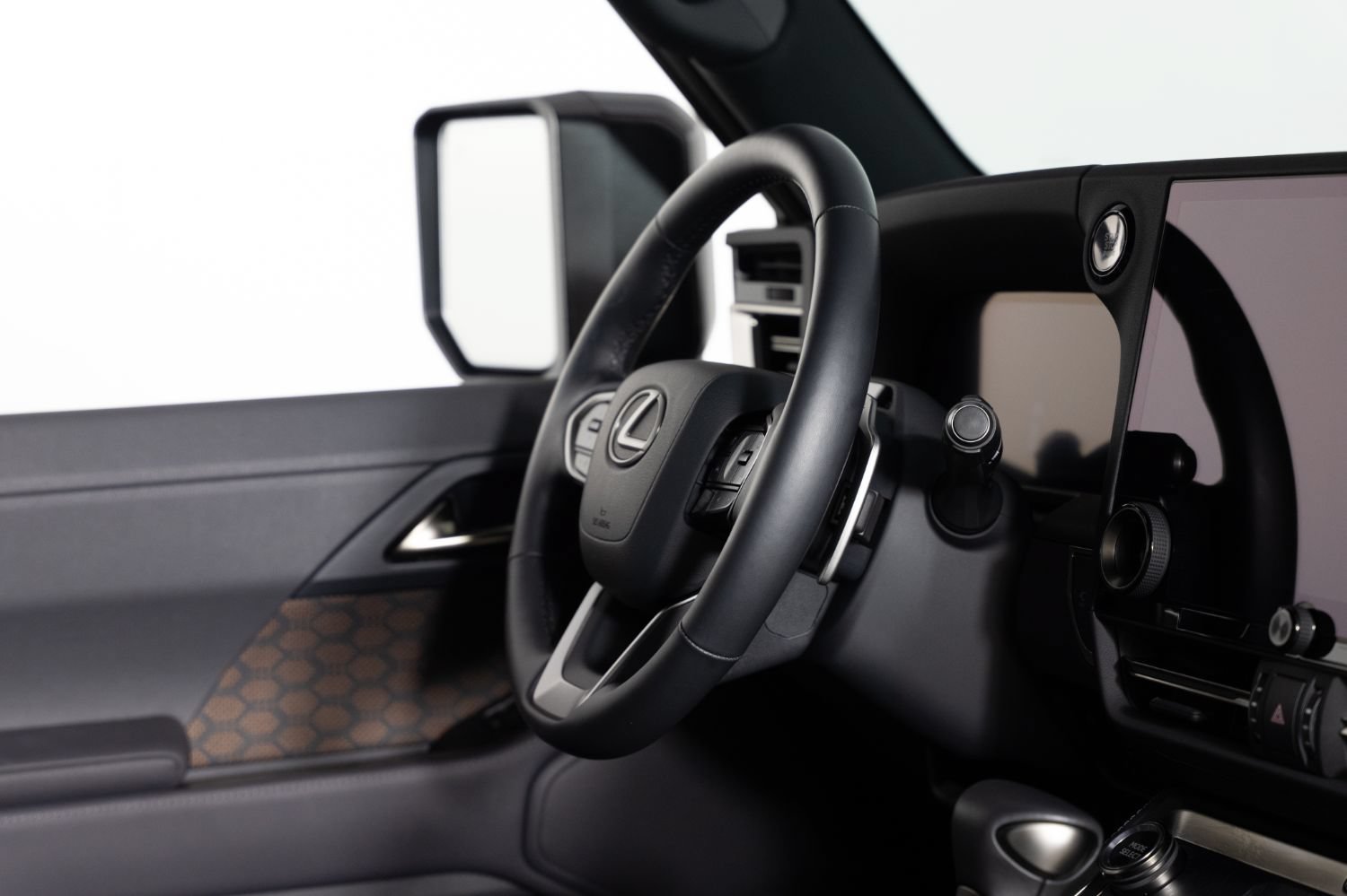 Used 2025 Lexus GX 550 w/ Cold Area Package AWD/4WD image 32