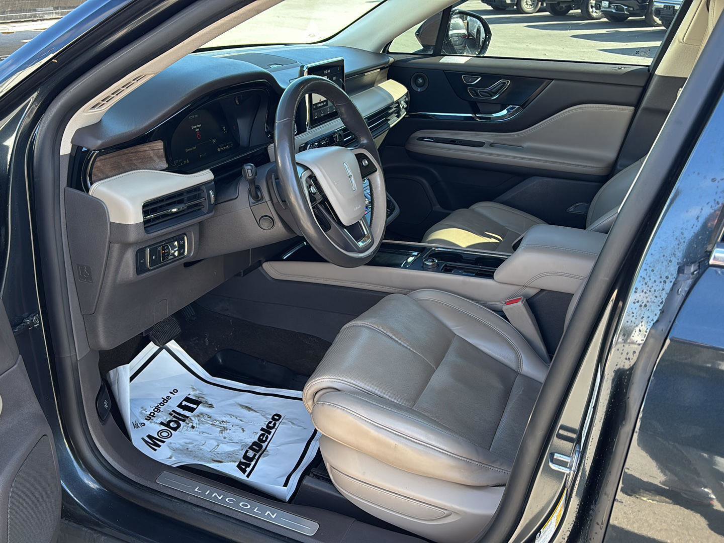 Used 2020 Lincoln Corsair Reserve w/ Equipment Group 202A image 16