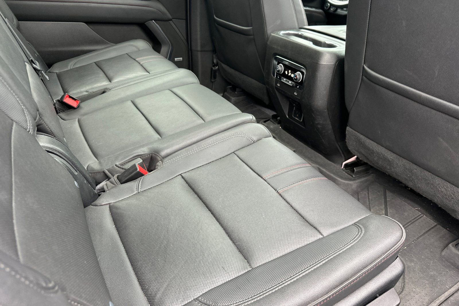 Used 2023 Chevrolet Suburban RST w/ Luxury Package image 19