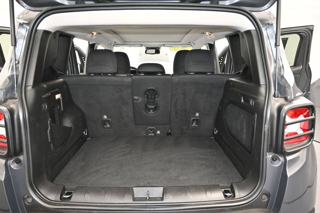 Used 2022 Jeep Renegade Trailhawk w/ Sun/Sound Group AWD/4WD image 11