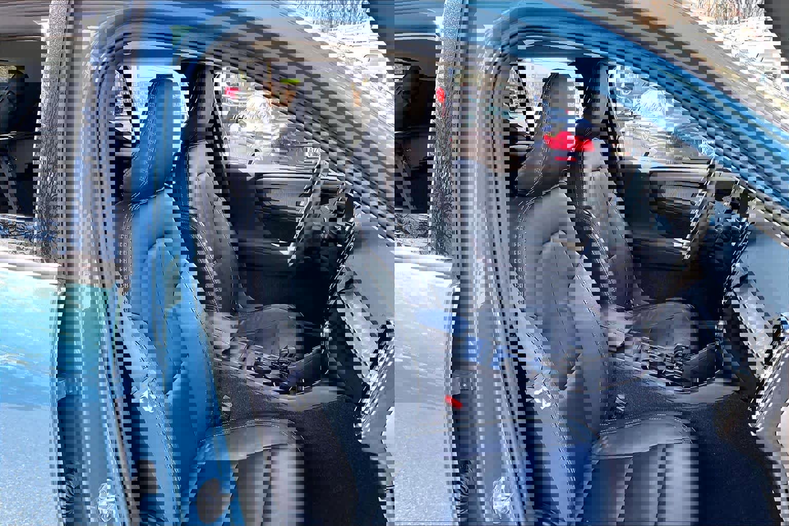 Used 2023 Volvo XC40 B5 Core w/ Convenience Package image 8