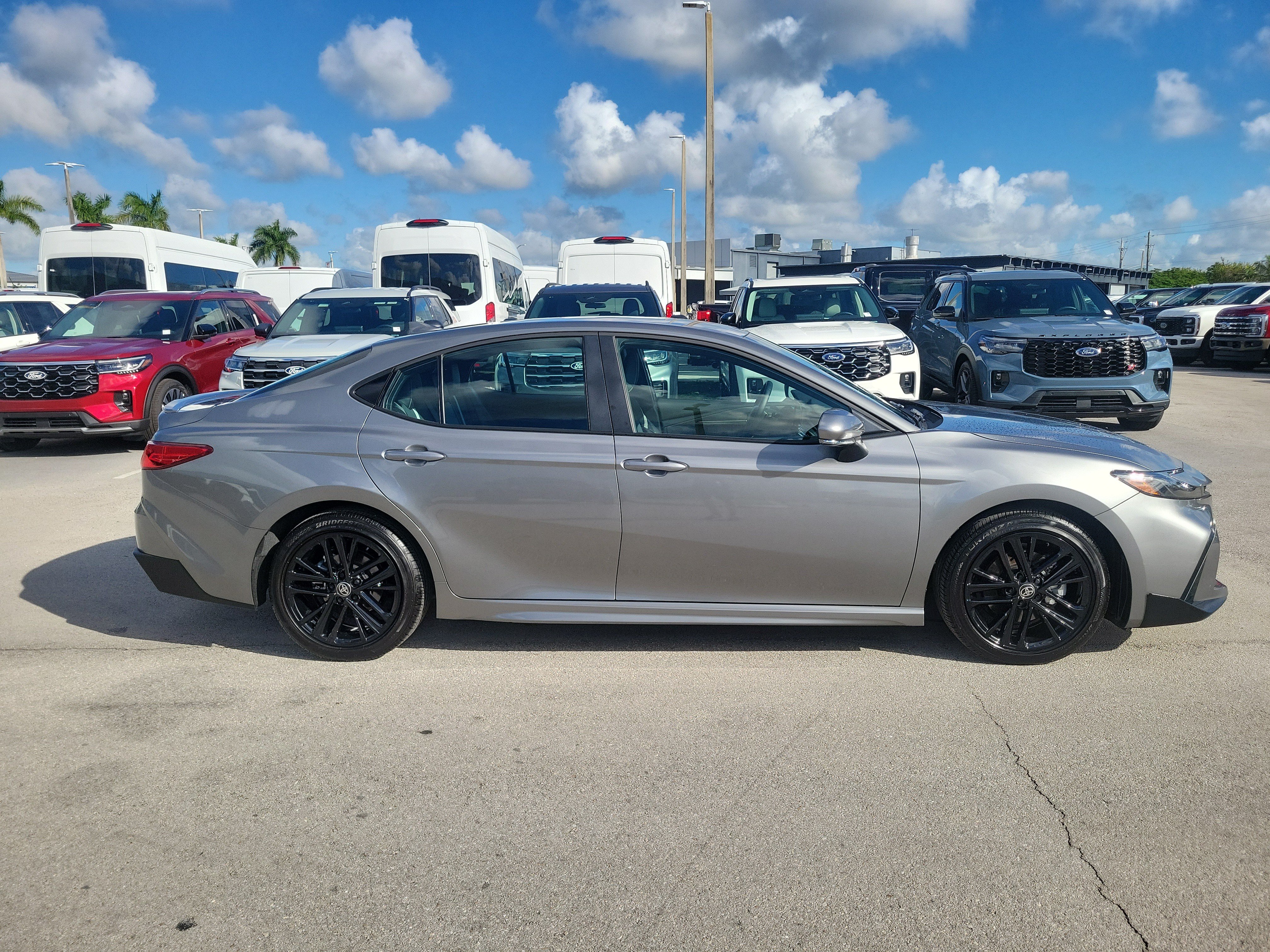 Used 2026 Toyota Camry SE FWD image 4
