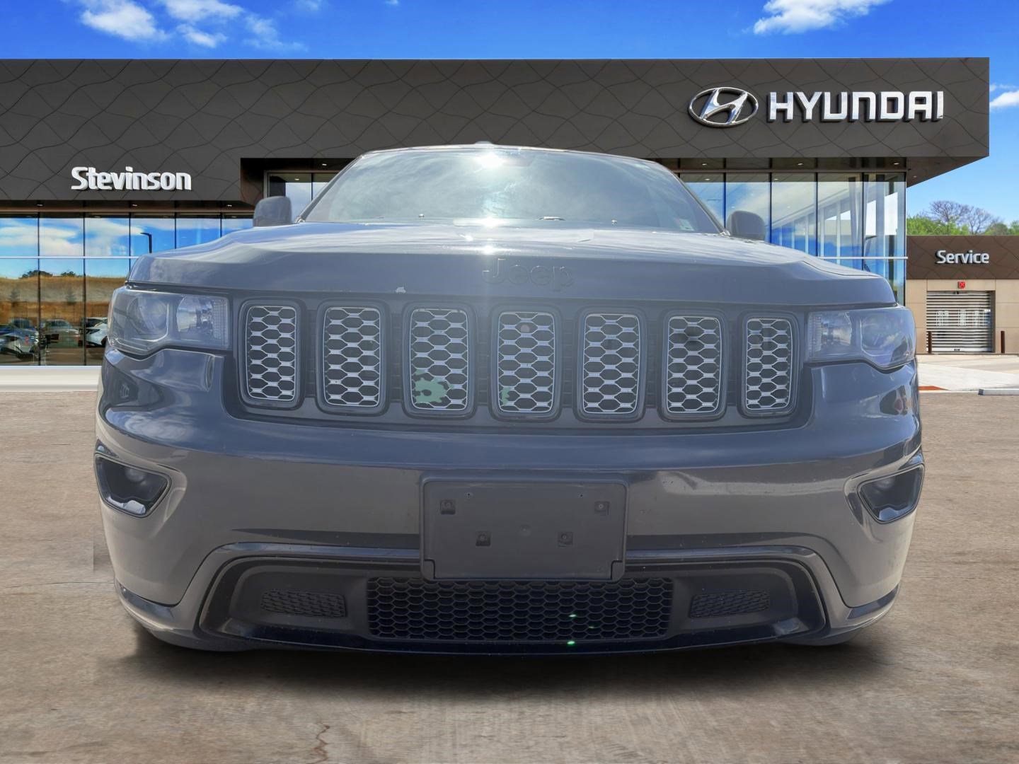 Used 2018 Jeep Grand Cherokee Altitude AWD/4WD image 2