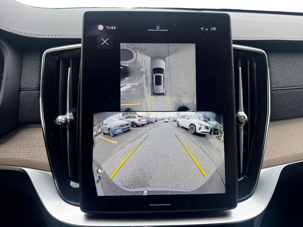 Certified 2025 Volvo XC90 B5 Plus image 18