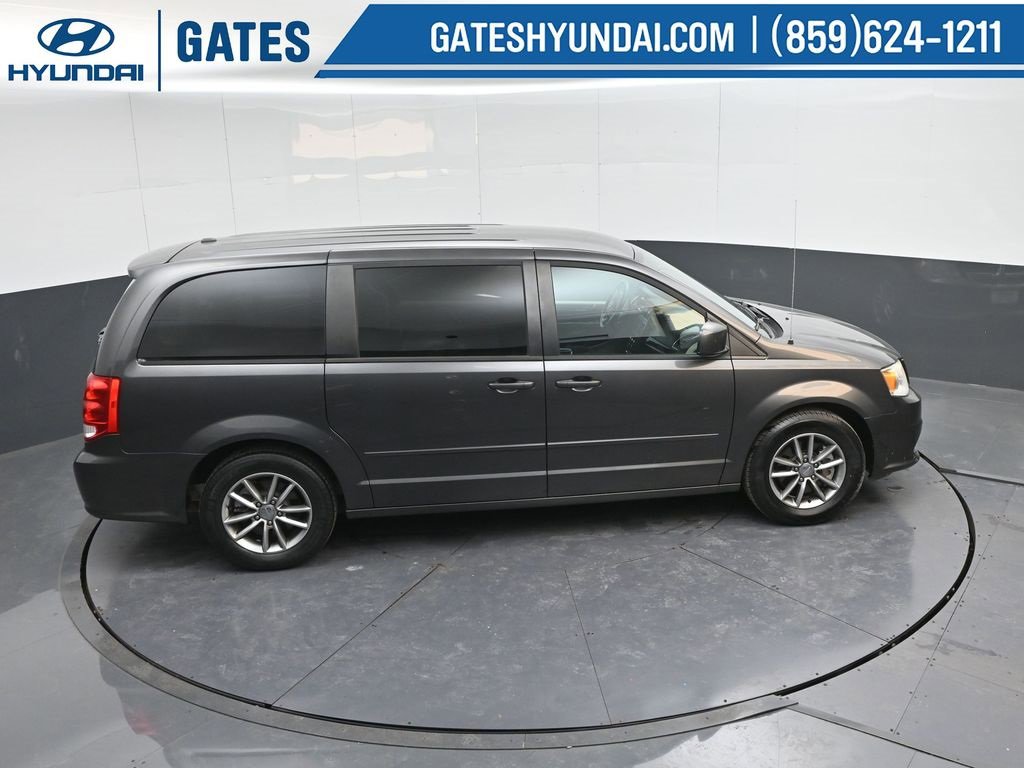 Used 2016 Dodge Grand Caravan SE image 37