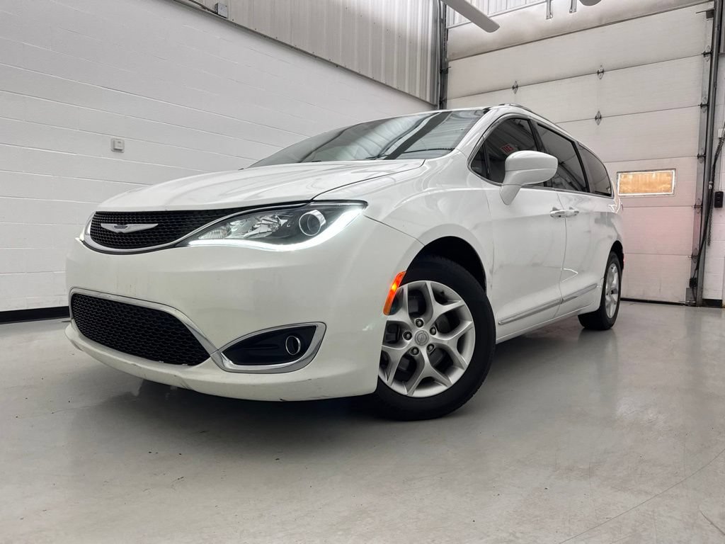 Used 2020 Chrysler Pacifica Limited FWD image 3