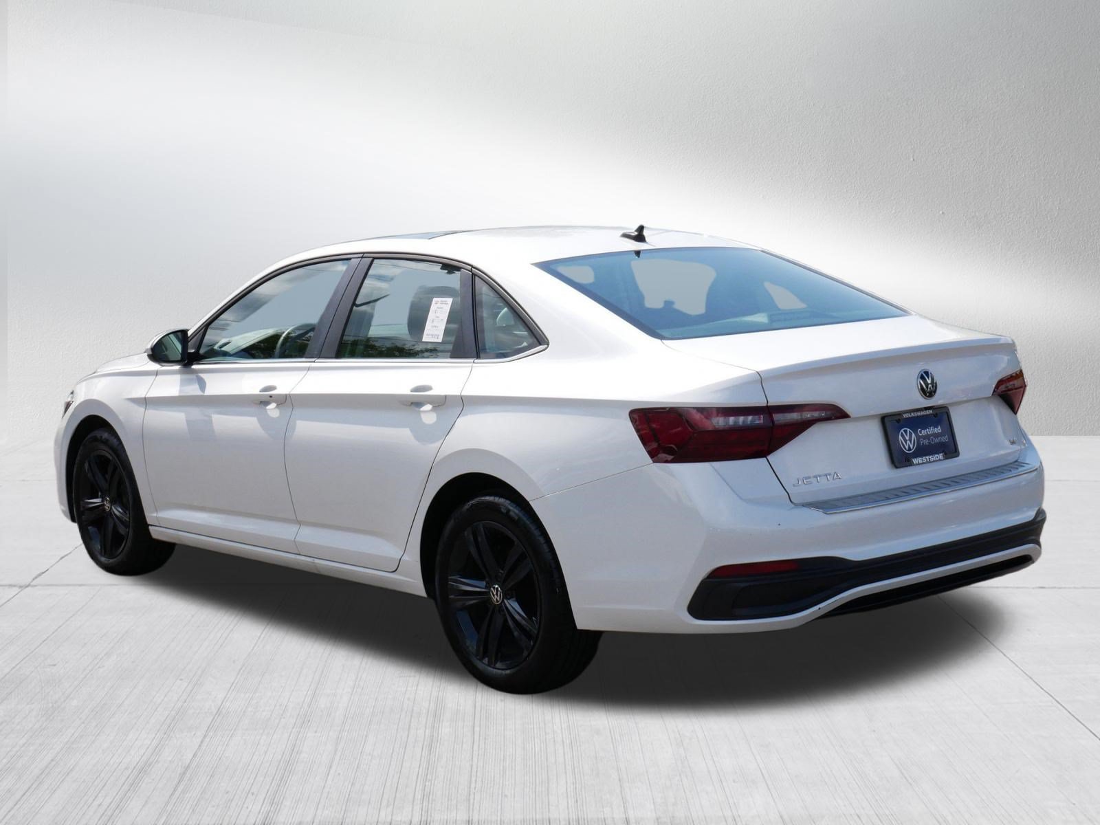 Certified 2023 Volkswagen Jetta SE w/ Panoramic Sunroof Package FWD image 5