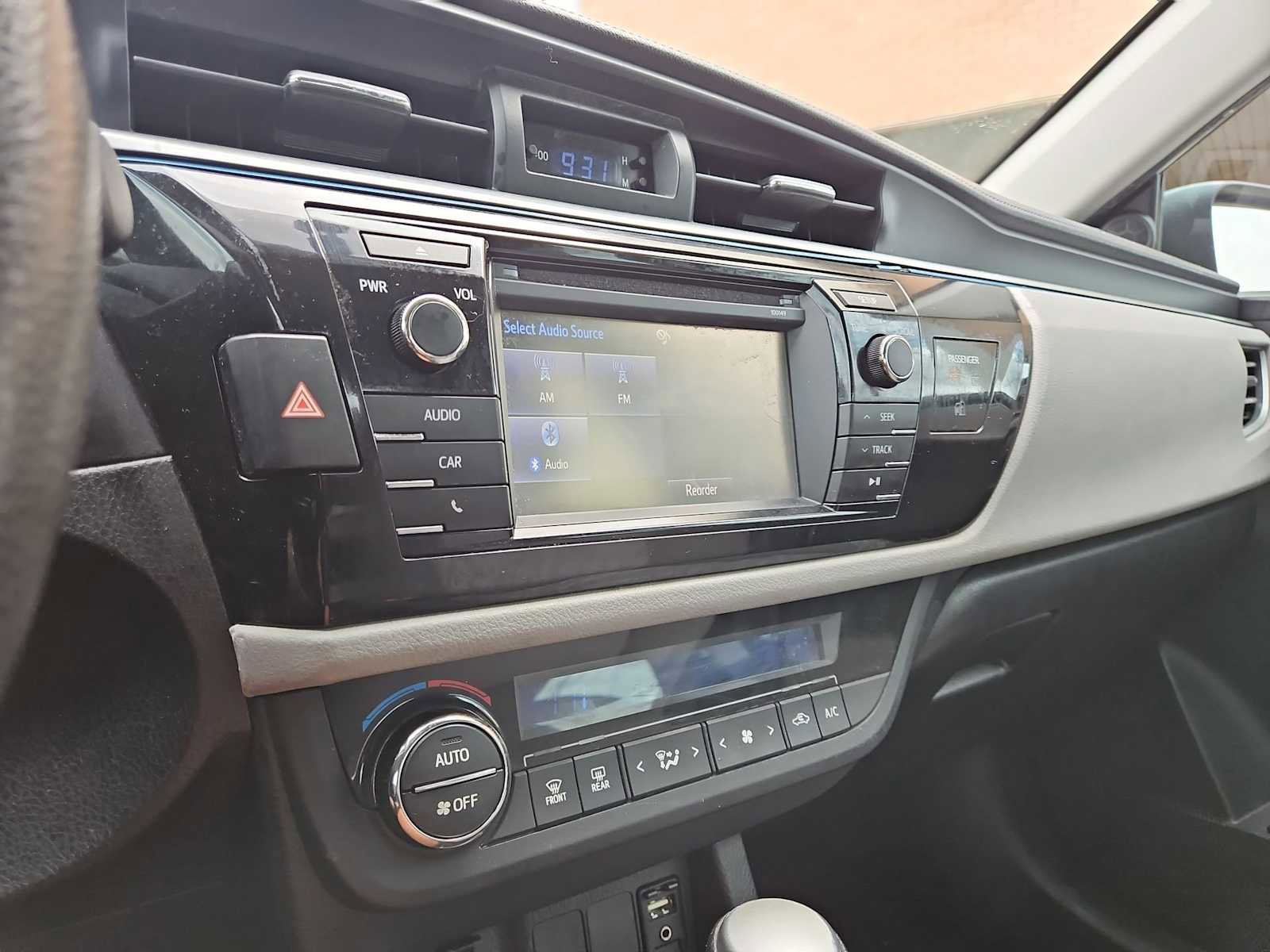 Used 2014 Toyota Corolla LE image 26