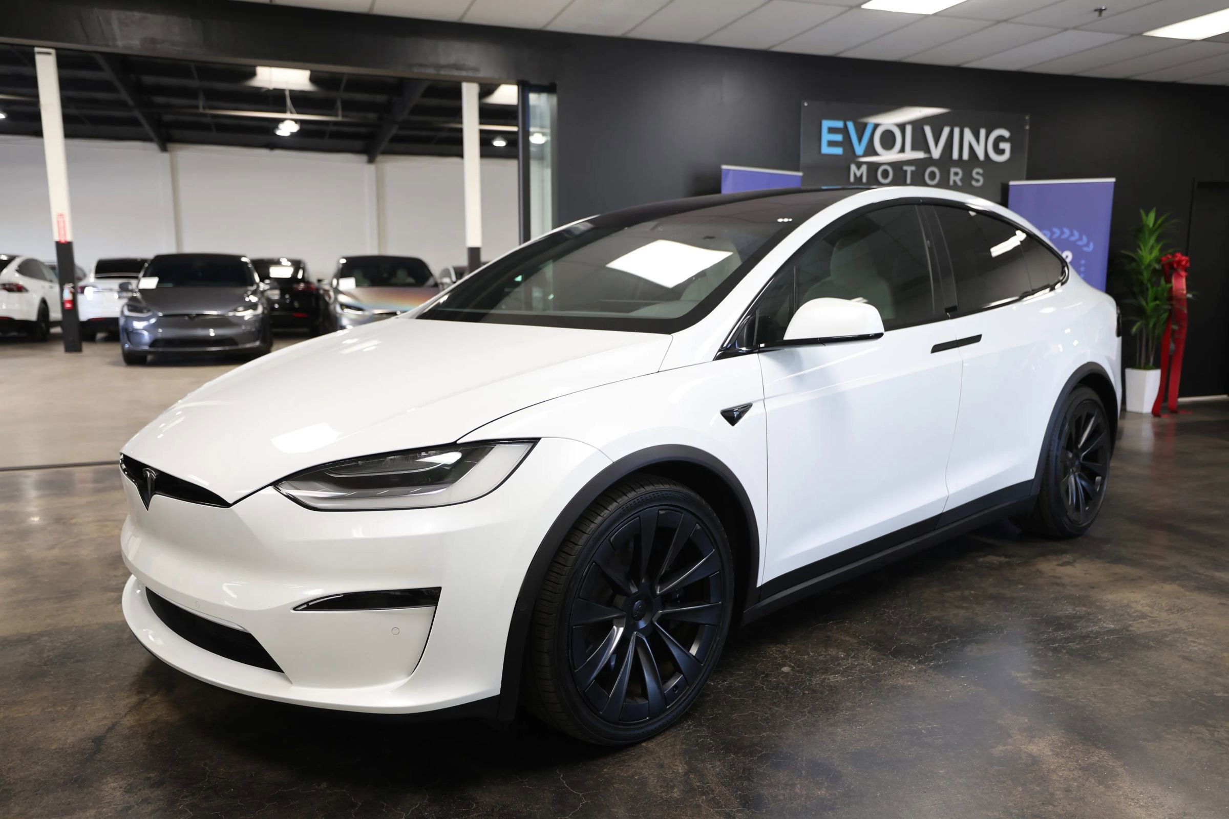 Used 2022 Tesla Model X Plaid image 4