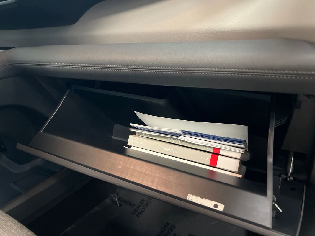 Used 2021 Toyota Sienna LE image 99