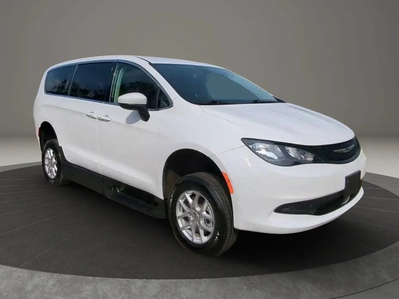 Used 2023 Chrysler Voyager LX FWD image 29