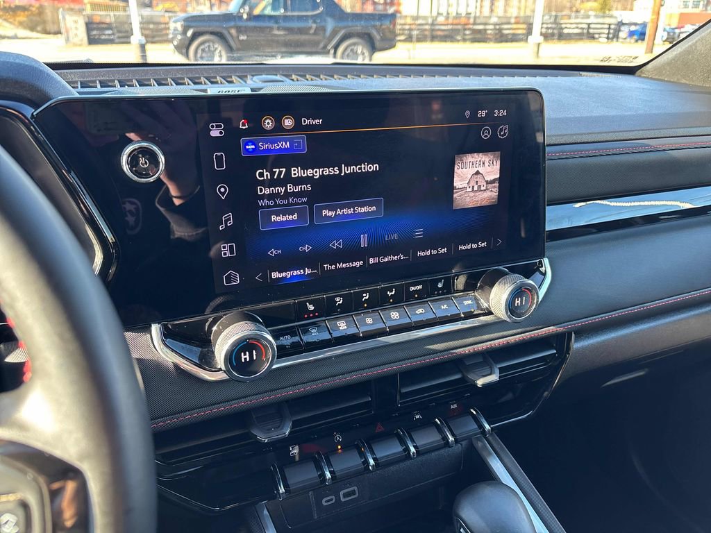 Used 2024 Chevrolet Colorado Z71 w/ Z71 Convenience Package 2 image 16