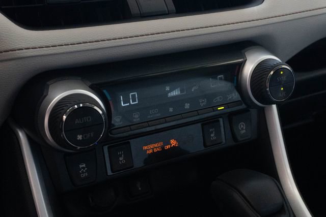 Used 2022 Toyota RAV4 XLE w/ Convenience Package FWD image 29
