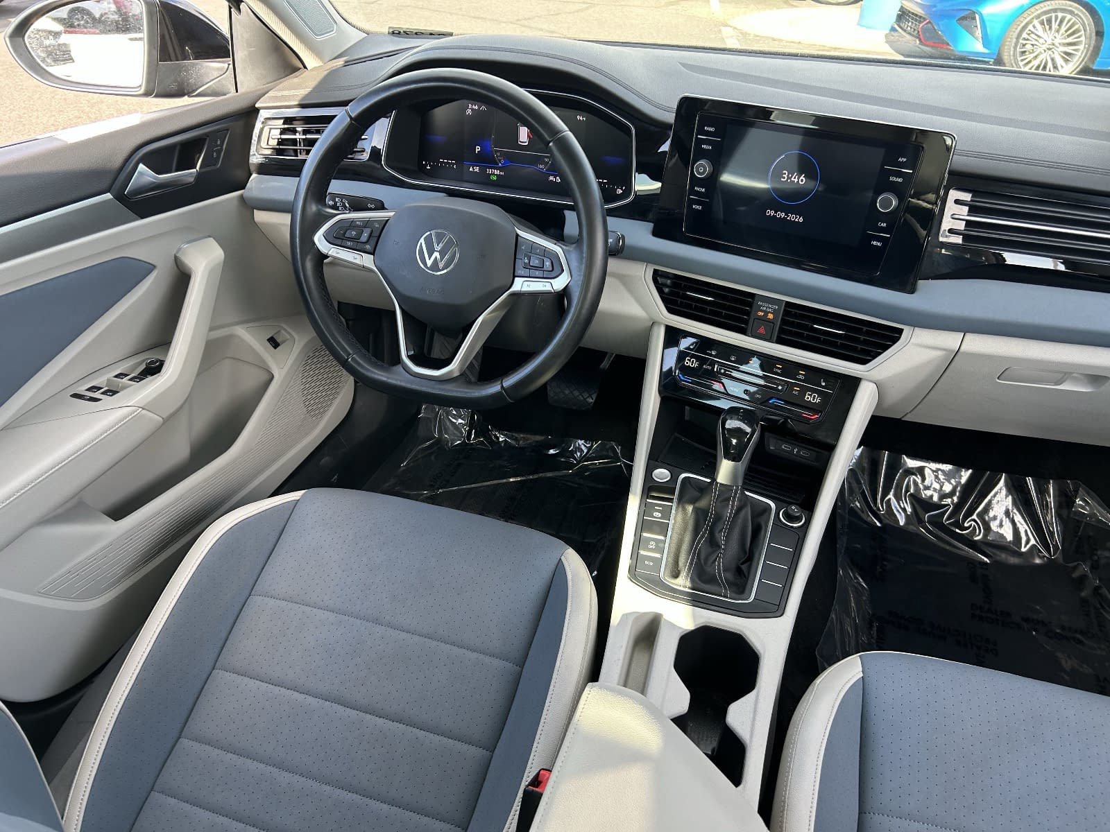 Used 2025 Volkswagen Jetta SE FWD image 17